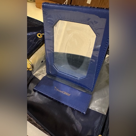 LipSense with amazing makeup case + mirror! - Picture 9 of 12